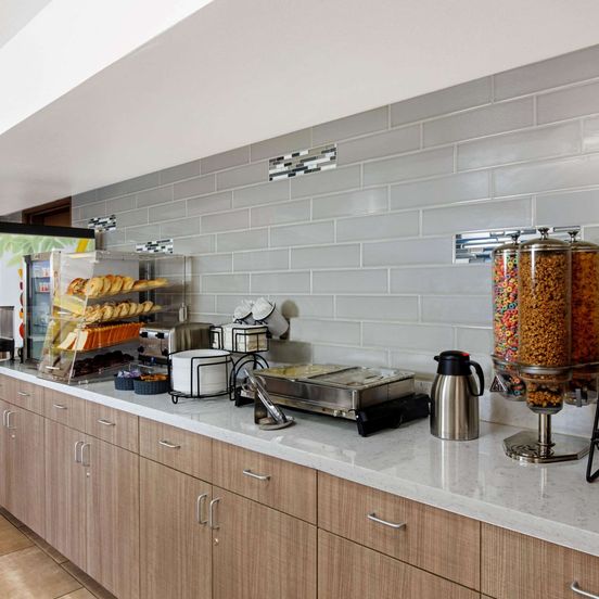 La Quinta Inn & Suites by Wyndham Las Vegas Red Rock