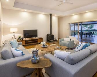 Eebee House - Dunsborough - Salon