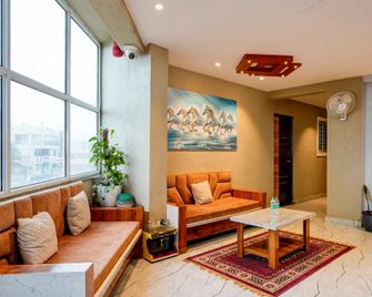 Hotel O Pearl Inn Executive - Chākan - Lobby