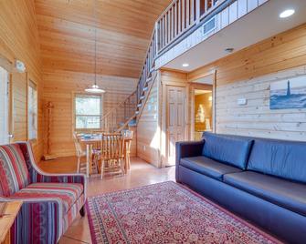 Cozy Columbia Cabin with Shared Lake Dock! - Columbia - Sala de estar