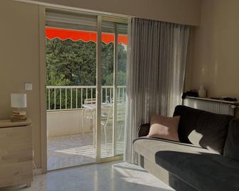 Studio AC with Balcony by Olidesi - Cannes - Olohuone