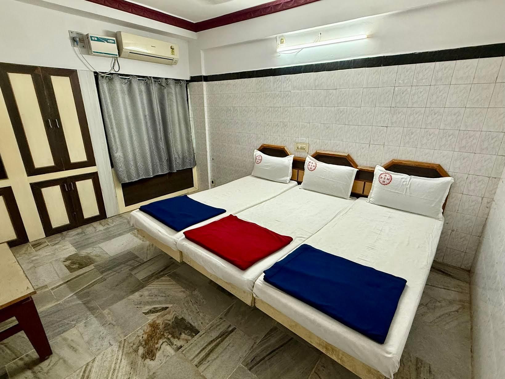 Hotel R.S.Mani - Velankanni - Bedroom