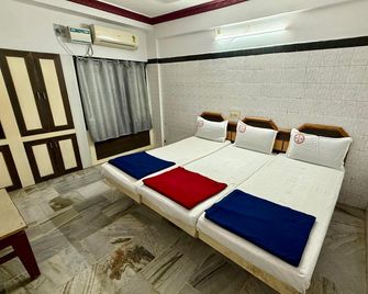 Hotel R.S.Mani - Velankanni - Bedroom
