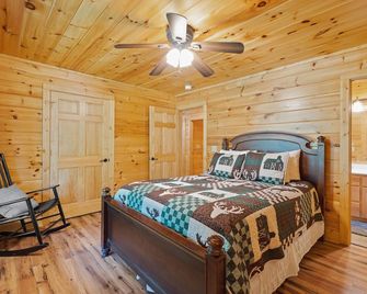 Mountains & Privacy: Perfect for Couples/Sm Groups - Stanley - Bedroom