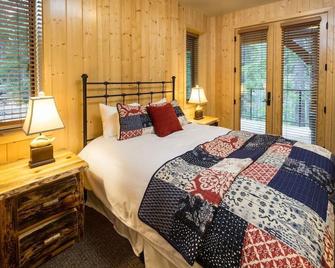 Private Luxury Cabin on Private Lake w/Hot Tub & Amazing - Bend - La Pine - Habitación