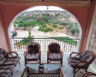 Dimelia Heaven Farm - 크라니디 - 발코니