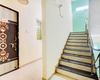 Collection O Hinjewadi Kirti Classic Gate - Hinjewadi - Stairs