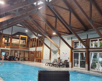 Resort Condo in Lincoln near Loon Mountain - Woodstock - Piscina