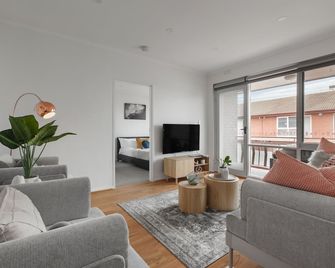 Heart of Ormond Apartment by Ready Set Host - Carnegie - Living room