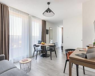 Appart'City Confort Saint-Nazaire Océan - Saint-Nazaire - Living room