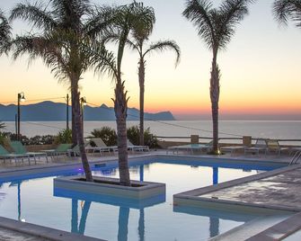 Petruso Resort - Balestrate - Piscina