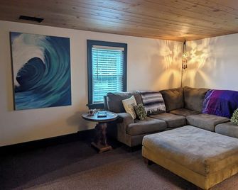 Charming Farmhouse Getaway With Stunning Mountain Views, Near Gettysburg - Taneytown - Huiskamer