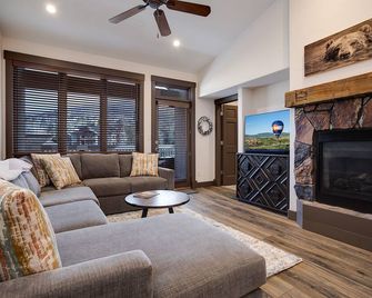 TL2311 | Great Views | Beautiful Top Floor with Vaulted Ceiling | Winter Shuttle - Steamboat Springs - Living room
