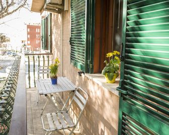 Flatinrome Residence Fiera - Ponte Galeria - Balcón