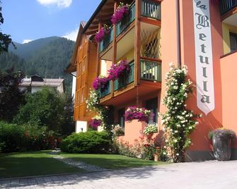 Animae Natura Hotel & Chalet - Mezzana - Budynek