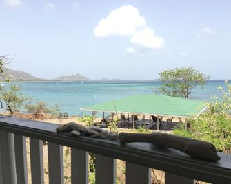 Green Roof Inn - Carriacou - Balcón