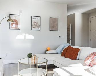Luxury Spacious Apt, Gym, Spa, Garage & Dt Views - Denver - Soggiorno
