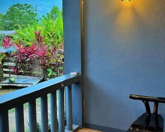 Cozy studio with WiFi and AC in General Luna, Siargao Room B - General Luna - Balcony