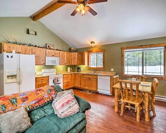 Hungry Horse Cabin 11 Mi to Glacier National Park - Hungry Horse - Cocina