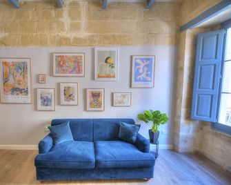 Beautifully furnished flat in the city center JBAL1-1 - Valletta - Olohuone
