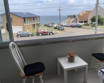 Seaview apartment directly across from the beach - Cronulla - Balkon