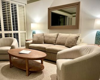 Newly installed A/C! Unit 48 beautiful condo with 2 beaches within 2 minutes - Koloa - Salon