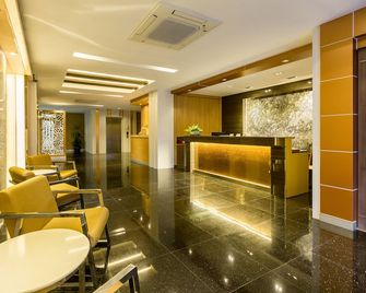 V Hotel Ubon Ratchathani - Ubon Ratchathani - Front desk