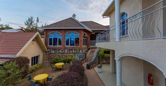 Corina K Guesthouse - Kigali - Patio