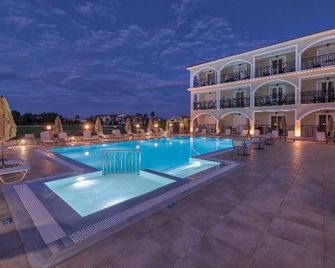 Athina Apartments - Kalamaki - Piscina