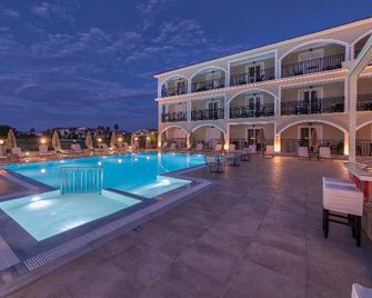 Athina Apts - Kalamaki - Bazén