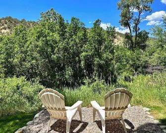 On the River, in Town. Easy Access to Outdoor activities - Carbondale - Patio