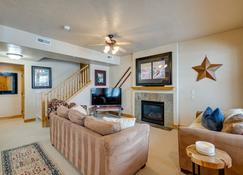 Vacation Rental Townhome - 4 Mi to Park City! - Park City - Living room