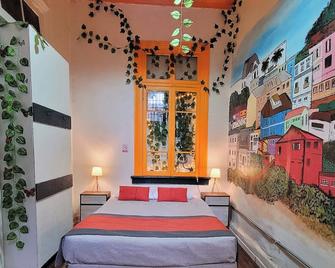 Maki Hostels & Suites Valparaiso - Valparaíso - Schlafzimmer