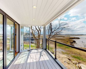 Robbins Island Retreat - Essex - Balcony
