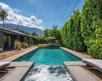 Midcentury With Views! Gorgeous Property- Monthly Rental - פאלם ספירנגס - בריכה