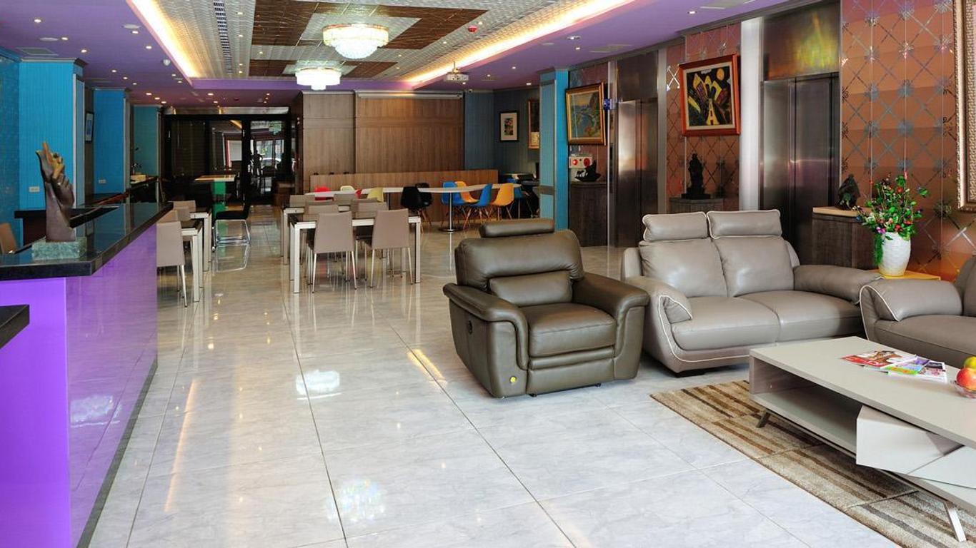 Lily Hotel
