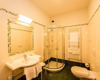 Hotel Conte Verde - Montecchio Emilia - Ванна кімната