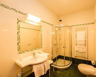 Hotel Conte Verde - Montecchio Emilia - Ванна кімната