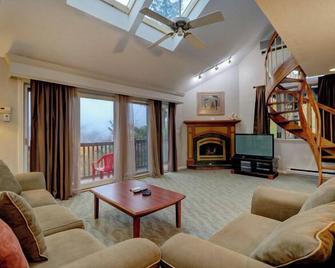 Stunning 2-Bedroom Nordic Village Condo with Mountain Views, Private Deck & Modern Comforts - Jackson - Huiskamer