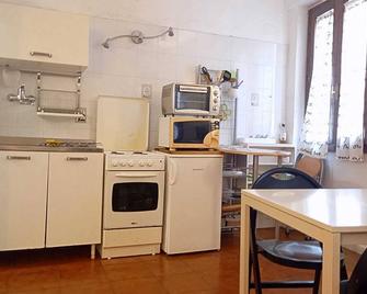Best location in Bologna. Studio equipped for long stays. SuperHost since 2011. - Bolonha - Cozinha