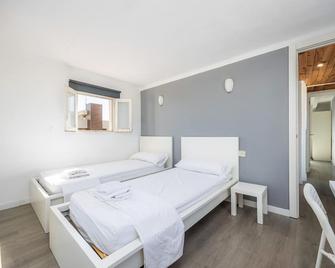 Penthouse Room Nº12 with Shared Terrace, Wi-Fi and Air Conditioning - Palma de Mallorca - Bedroom