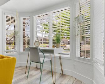 Stylish 3bd/2ba Oasis / Office/Yoga Rm/Serene Yard - Citrus Heights - Comedor
