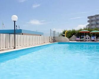 Hotel Leonardo da Vinci - Pesaro - Πισίνα