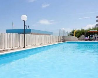 Hotel Leonardo da Vinci - Pesaro - Piscina