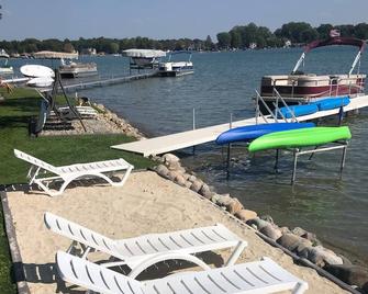 Adorable Lakeside Dream Studio on Simonton Lake - Elkhart - Beach