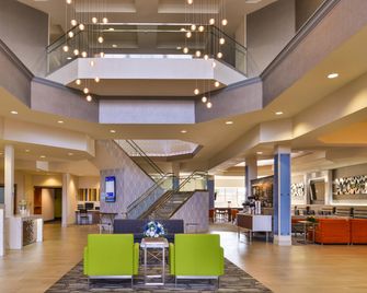 Holiday Inn Express & Suites Elk Grove Central - Hwy 99 By IHG - Elk Grove - Building