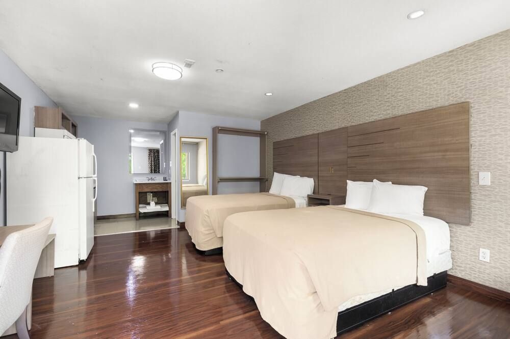 Travel Inn & Suites - האמבל - חדר שינה