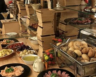 Landhotel Rangau Gasthof & Brennerei - Markt Erlbach - Buffet