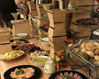 Landhotel Rangau Gasthof & Brennerei - Markt Erlbach - Buffet