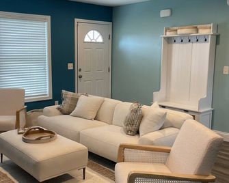 Cozy cottage by the bay with boat parking - Millsboro - Living room